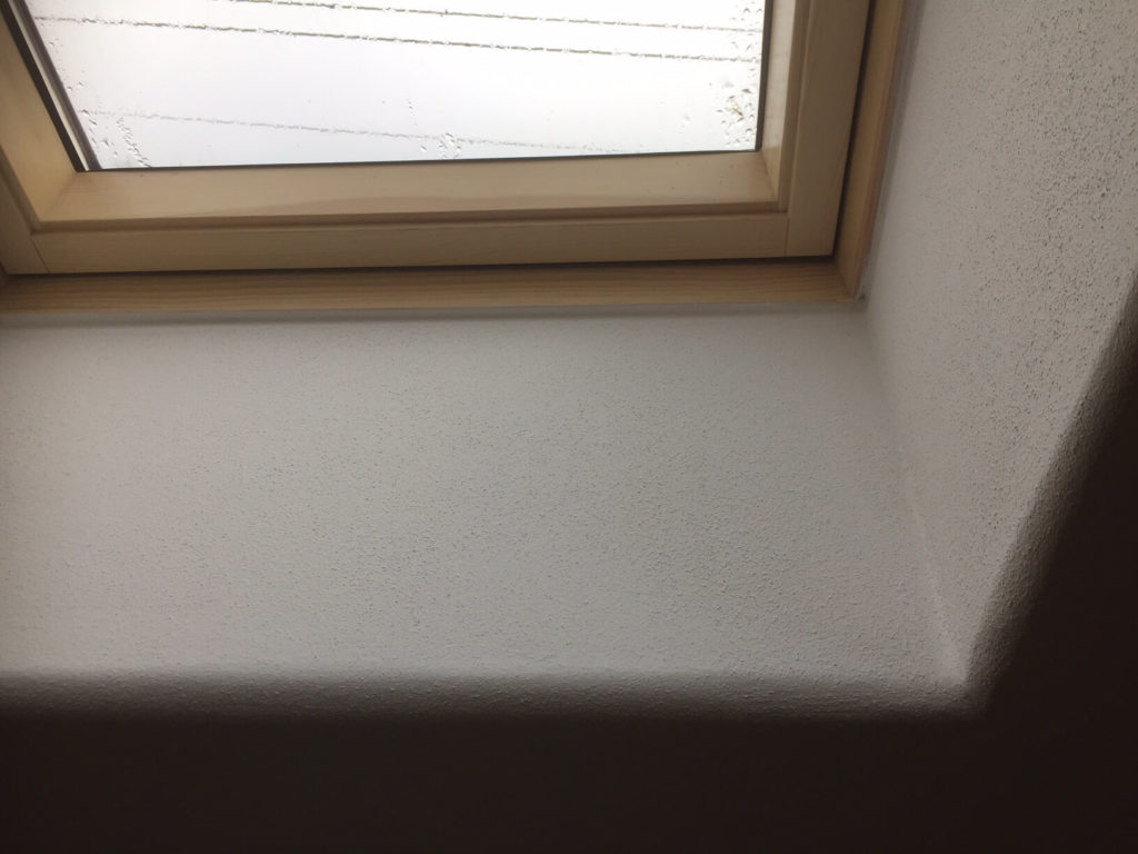 Schräge oder abgerundete Wandecken - Fensterlaibungen - Patinierte Holzbalken - Fachwerk- Innenansichten