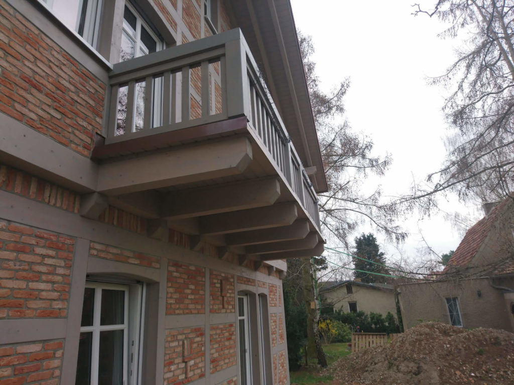 Traditionelles Fachwerk-Landhaus 1,5 geschossig, mit Balkon